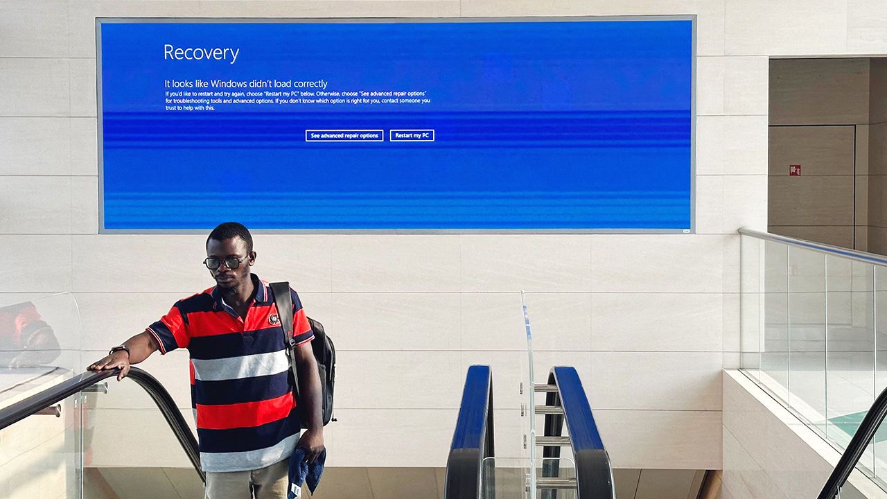 A large screen in the Dubai Metro is not functioning, amid a massive global IT outage on July 19th 2024